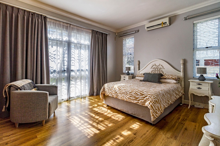5 Bedroom Property for Sale in Golden Acre Western Cape